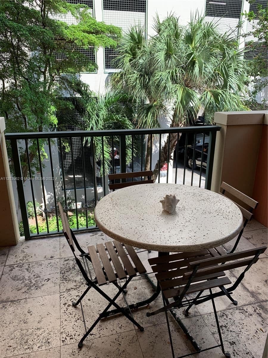1+1 Condo — 2951 Bayshore Dr #417, Miami, FL 33133