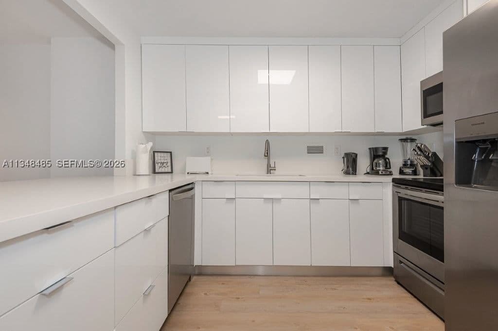 1-bedroom Condo — 2301 Collins Ave #927, Miami Beach, FL 33139