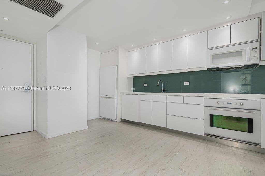 1-bedroom Condo — 2301 Collins Ave #1032, Miami Beach, FL 33139