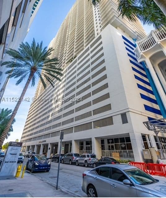 2-bedroom Condo — 1200 Brickell Bay Dr #1915, Miami, FL 33131
