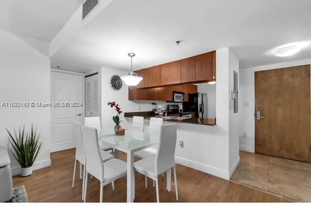 2-bedroom Condo — 1200 Brickell Bay Dr #1915, Miami, FL 33131