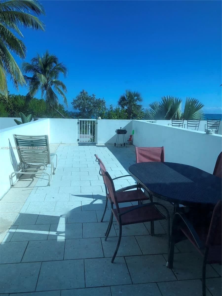 1+1 Townhouse — Miami Beach, FL 33140