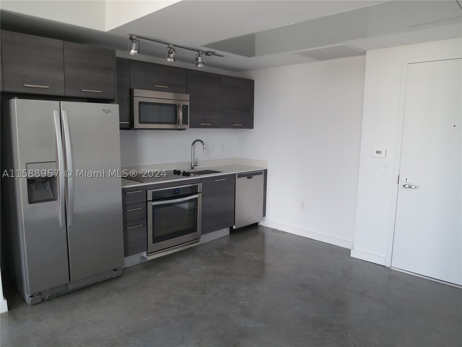 1+1 Condo — 151 1 St #1704, Miami, FL 33131