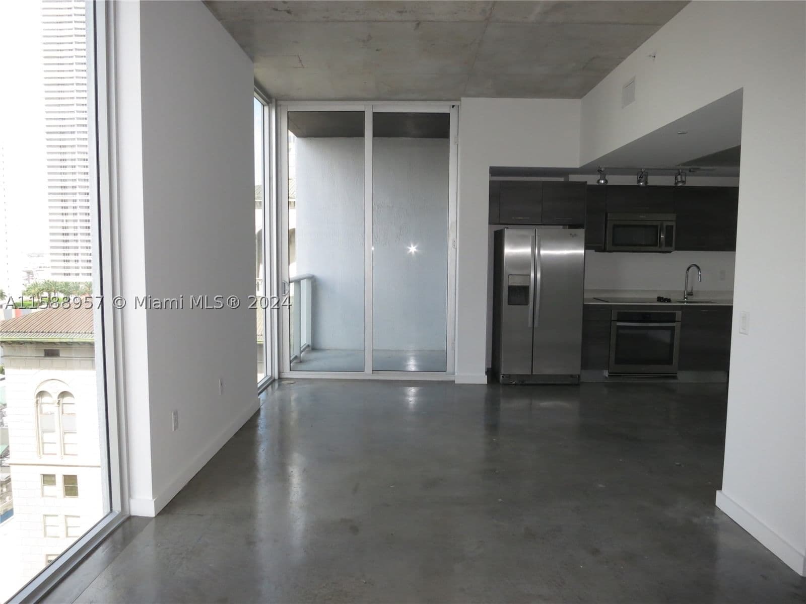 1+1 Condo — 151 1 St #1704, Miami, FL 33131