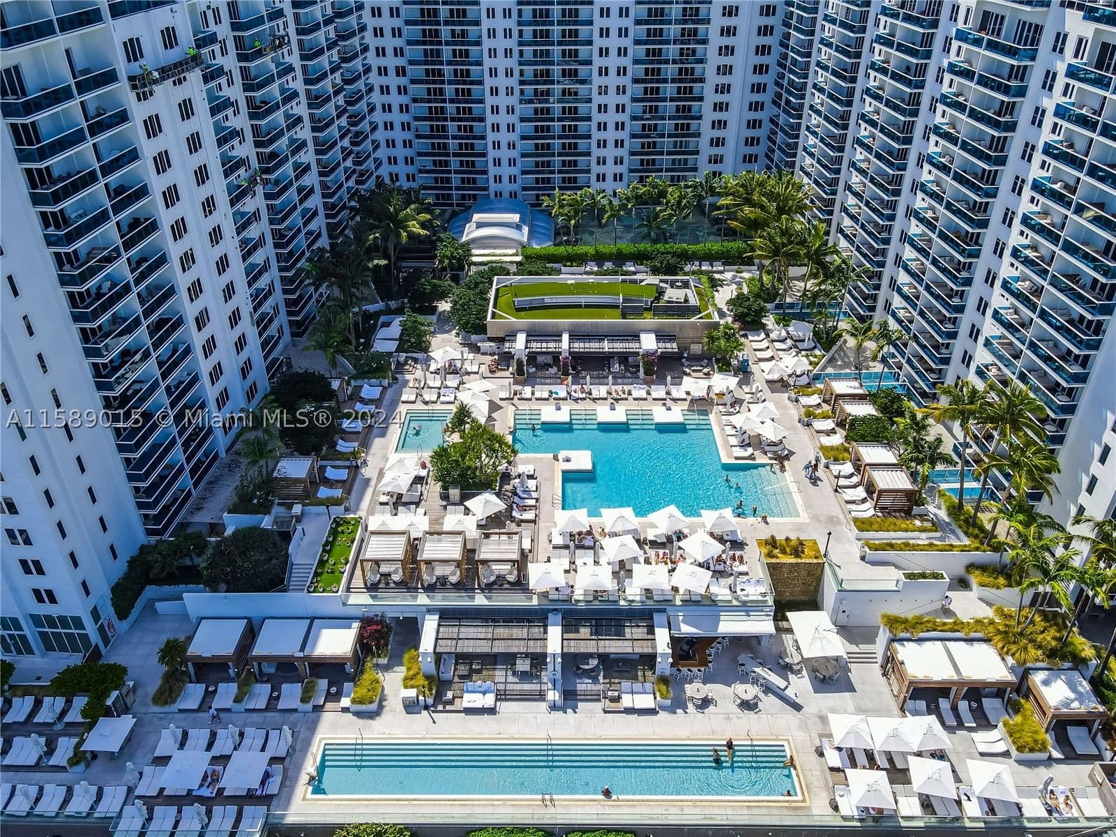 1-bedroom Condo — 2301 Collins Ave #325, Miami Beach, FL 33139
