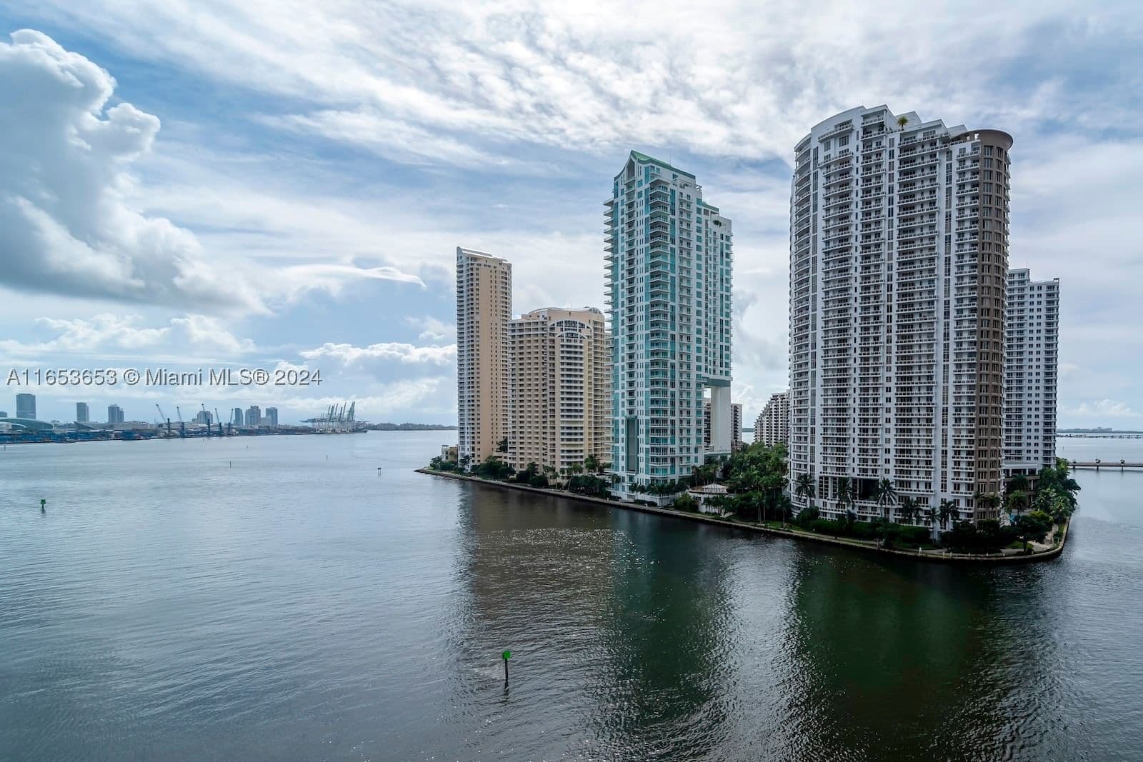 2+1 Condo — 300 Biscayne Blvd Way #902, Miami, FL 33131