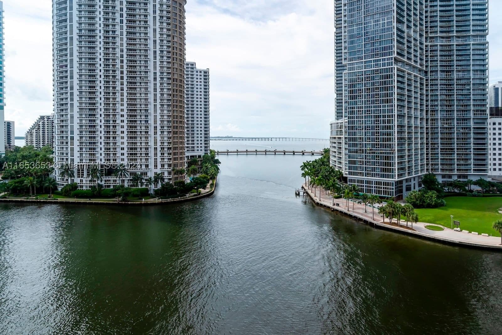 2+1 Condo — 300 Biscayne Blvd Way #902, Miami, FL 33131