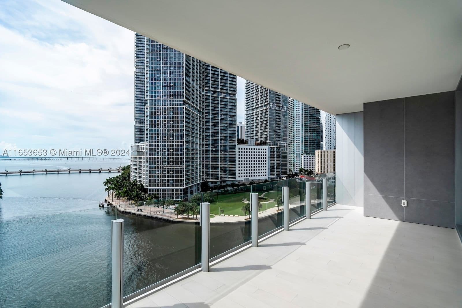 2+1 Condo — 300 Biscayne Blvd Way #902, Miami, FL 33131