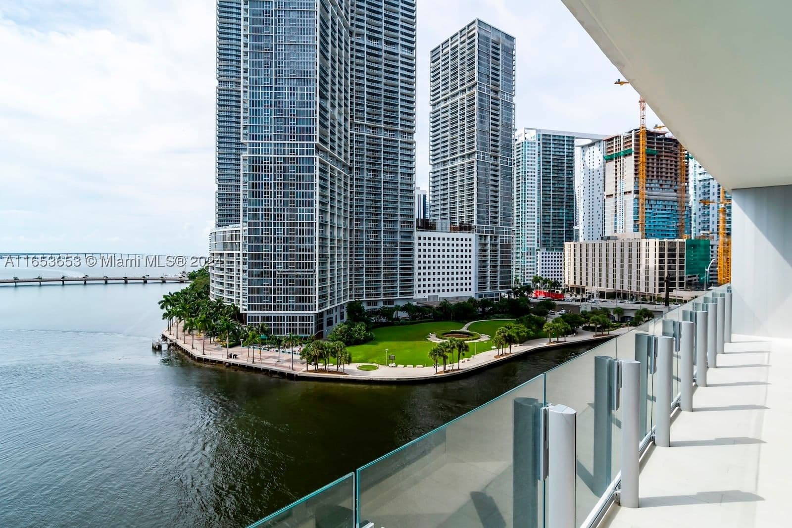 2+1 Condo — 300 Biscayne Blvd Way #902, Miami, FL 33131