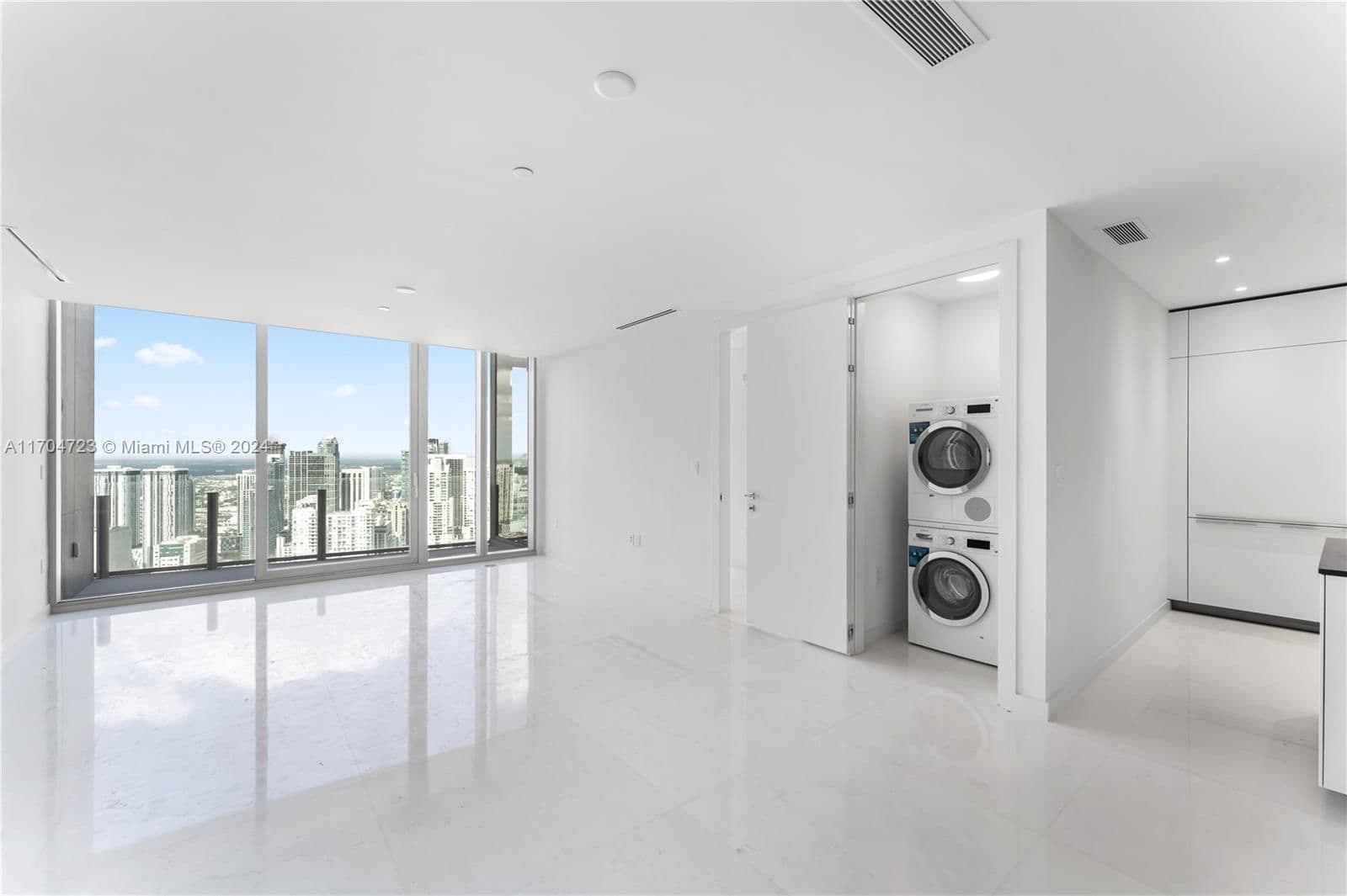 2+1 Condo — 300 Biscayne Blvd Way #5209, Miami, FL 33131