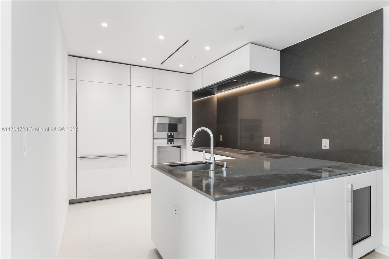 2+1 Condo — 300 Biscayne Blvd Way #5209, Miami, FL 33131