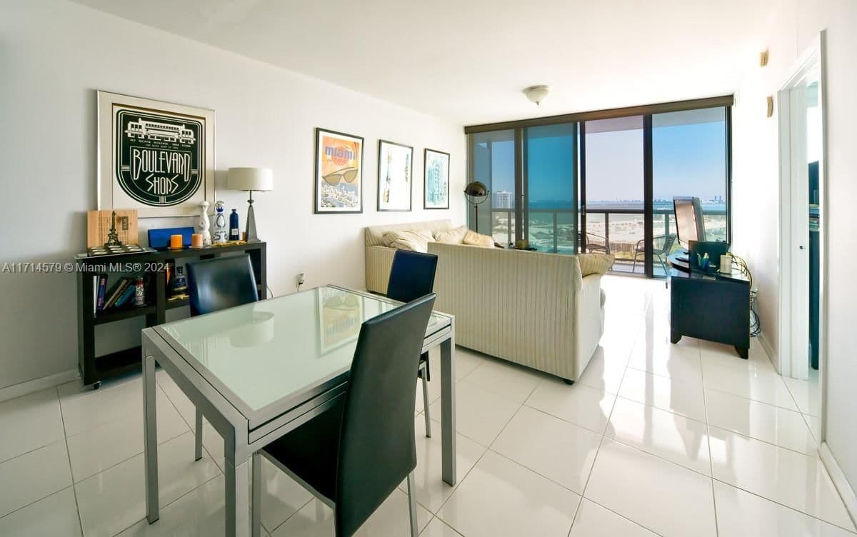 1+1 Condo — 888 Biscayne Blvd #2511, Miami, FL 33132