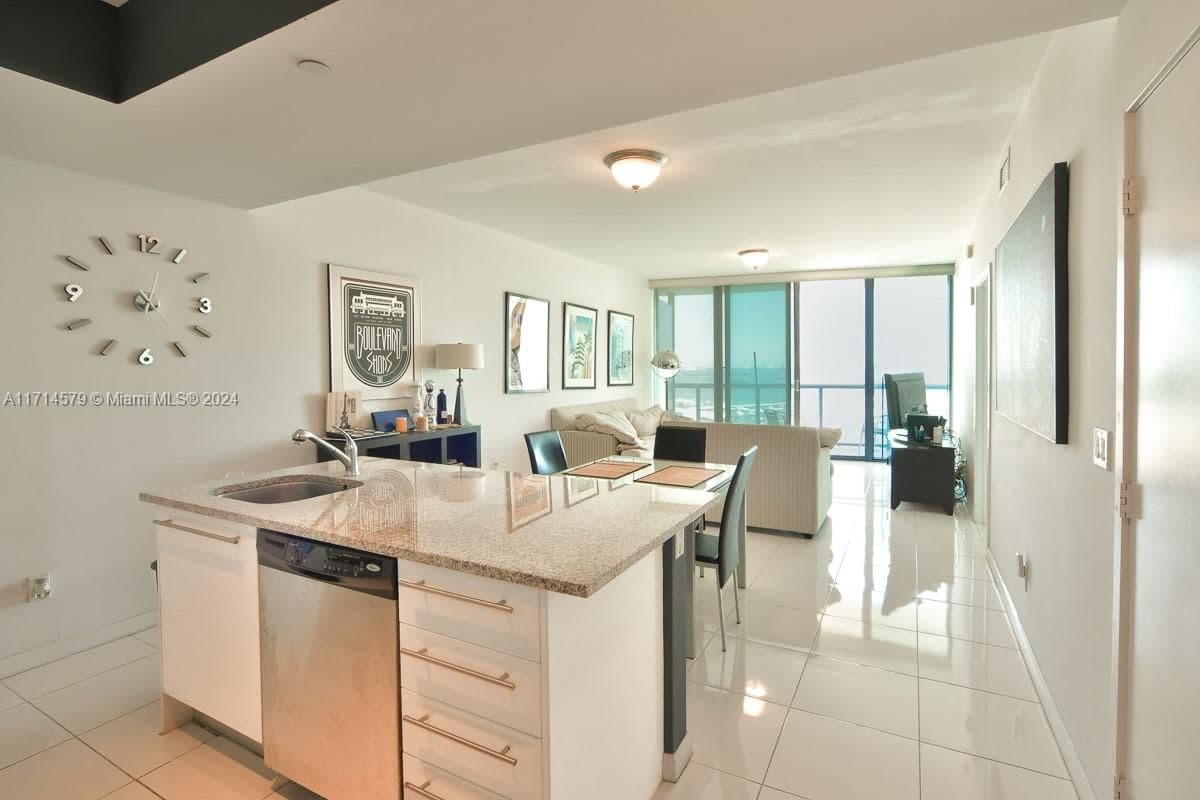 1+1 Condo — 888 Biscayne Blvd #2511, Miami, FL 33132