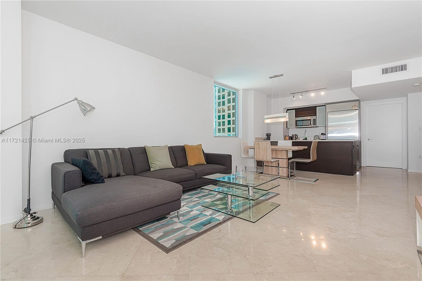 2+1 Condo — 55 6th St #1507, Miami, FL 33131