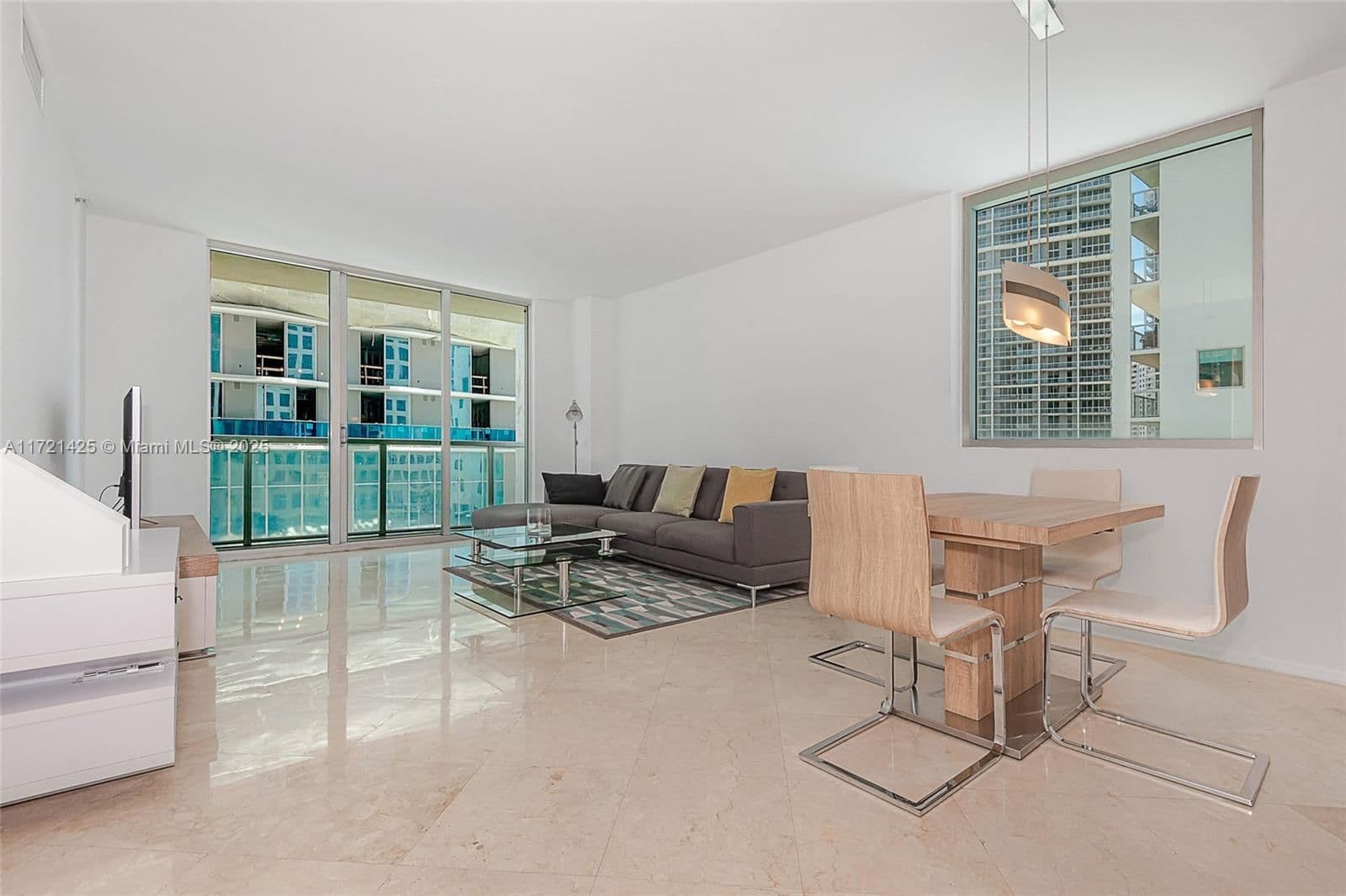 2+1 Condo — 55 6th St #1507, Miami, FL 33131