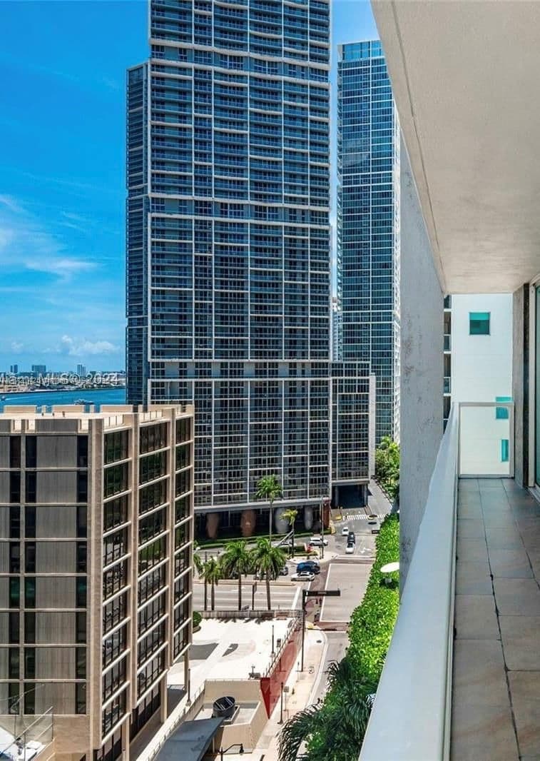 2+1 Condo — 55 6th St #1507, Miami, FL 33131