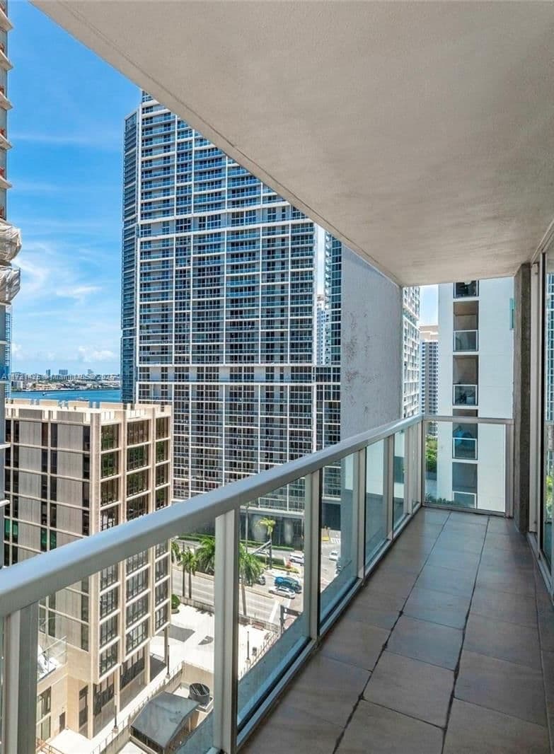 2+1 Condo — 55 6th St #1507, Miami, FL 33131