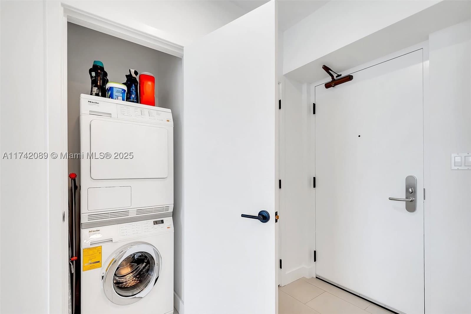 2+1 Condo — 6799 Collins Ave #312, Miami Beach, FL 33141