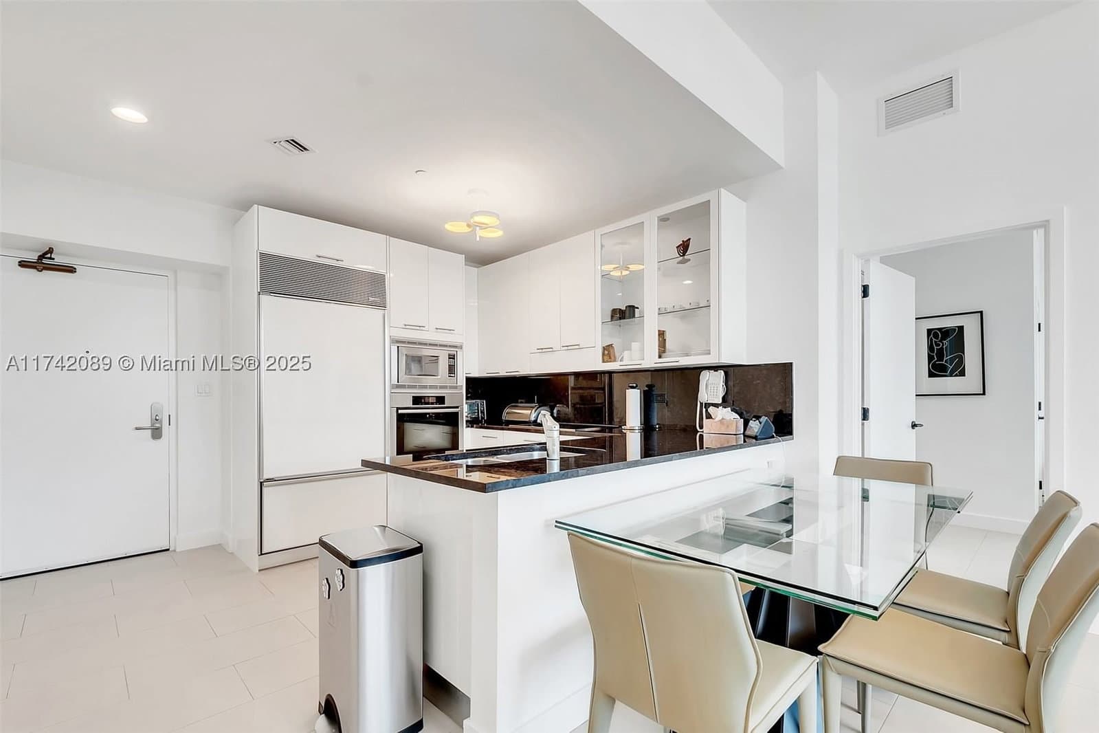 2+1 Condo — 6799 Collins Ave #312, Miami Beach, FL 33141