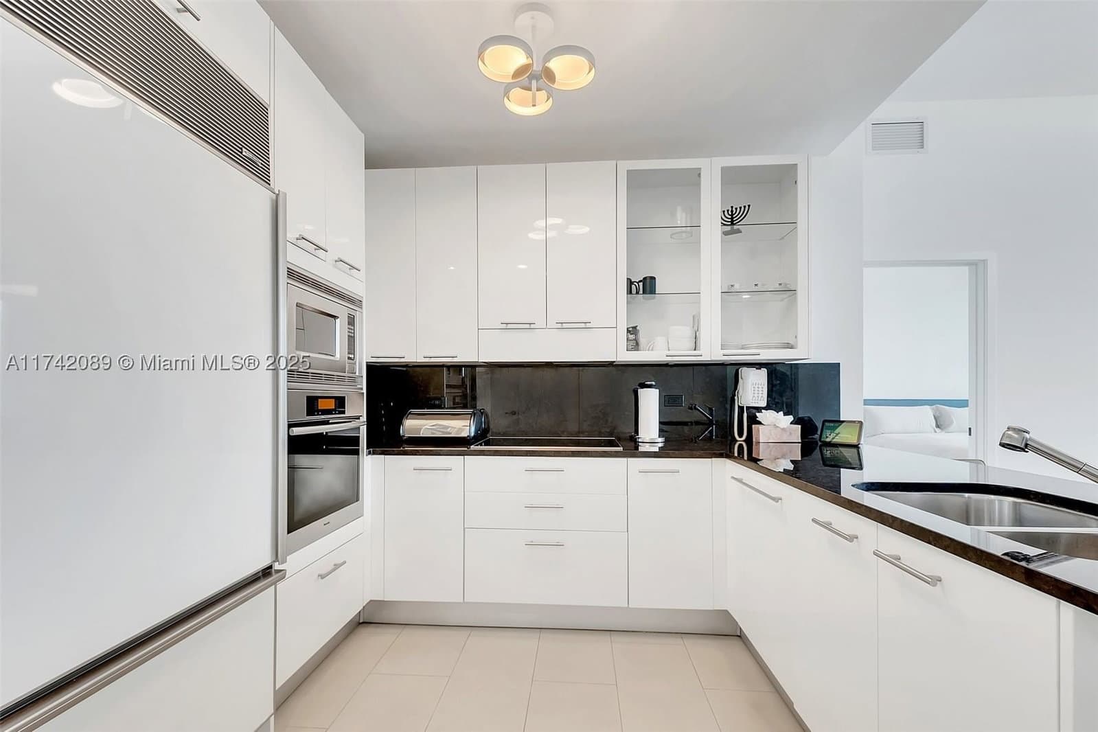 2+1 Condo — 6799 Collins Ave #312, Miami Beach, FL 33141