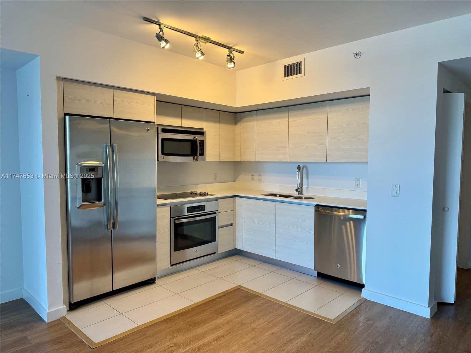 Condo — 4250 Biscayne Blvd #1006, Miami, FL 33137