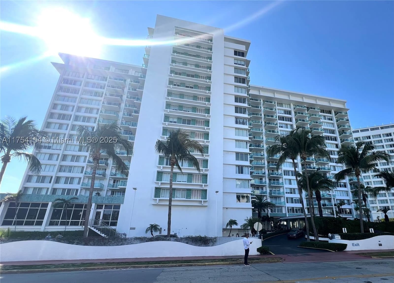 1-bedroom Condo — 1000 West Ave #908, Miami Beach, FL 33139