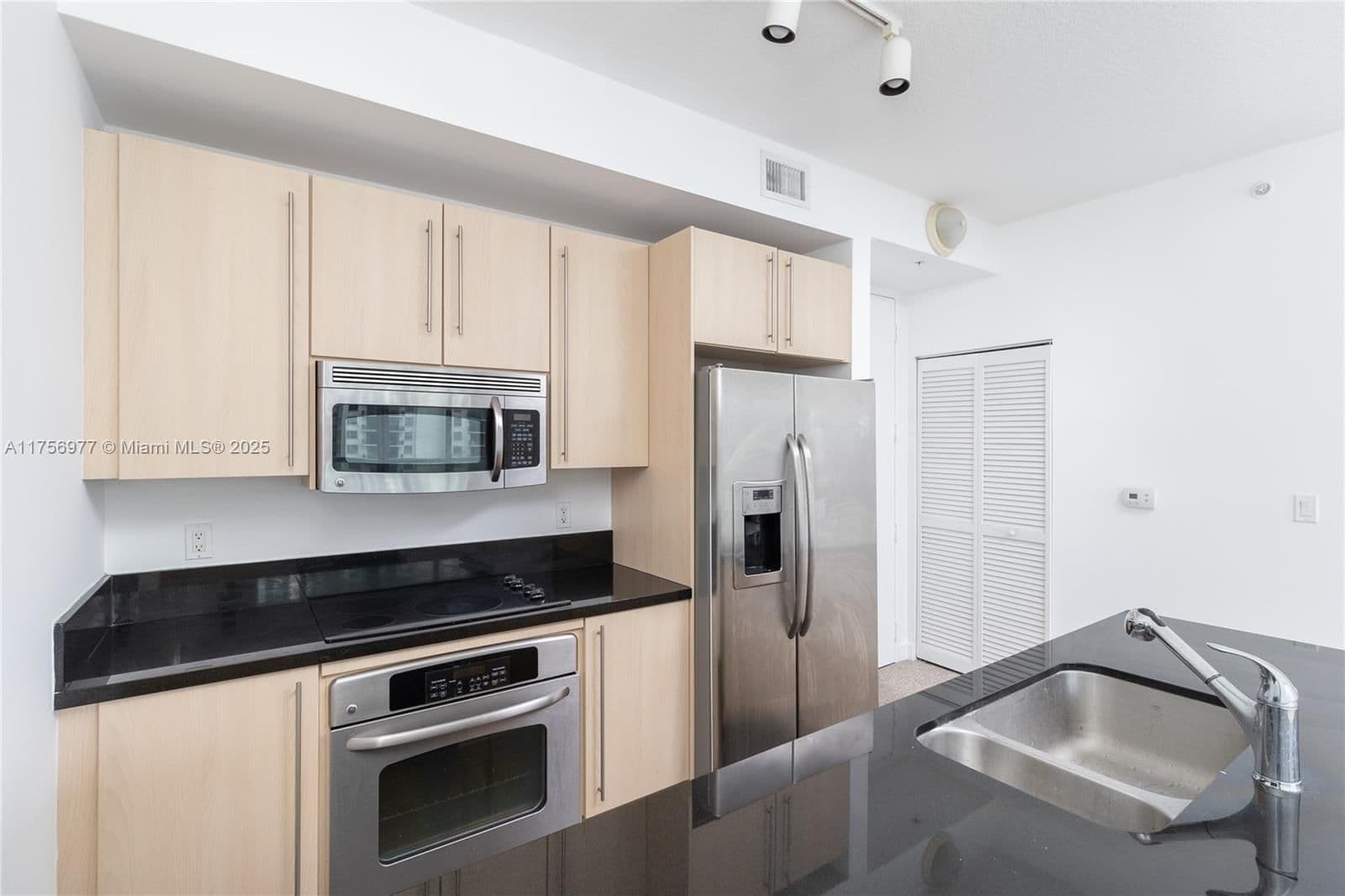 2-bedroom Condo — 1111 1st Ave #2423-N, Miami, FL 33130