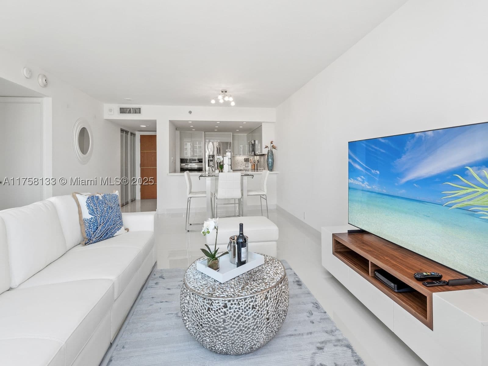 2+1 Condo — 400 Pointe Dr #906, Miami Beach, FL 33139