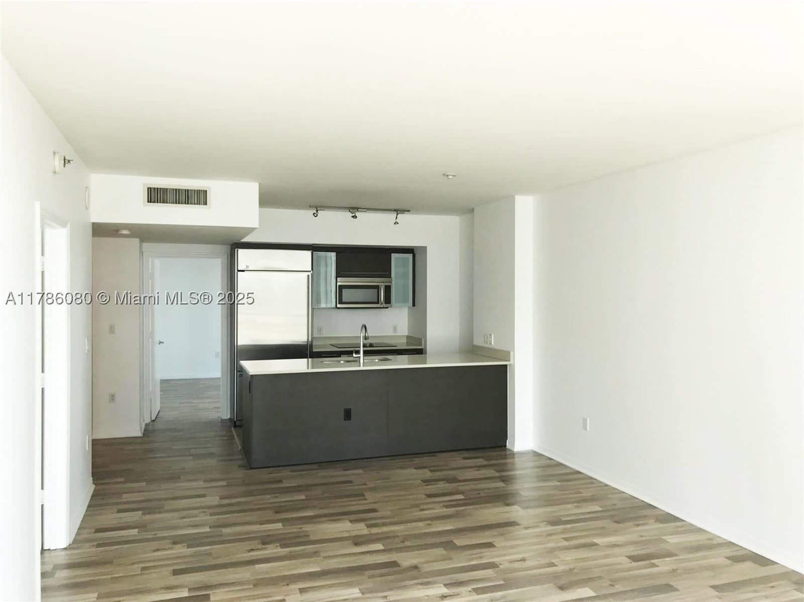 2+1 Condo — 55 6th St #1610, Miami, FL 33131