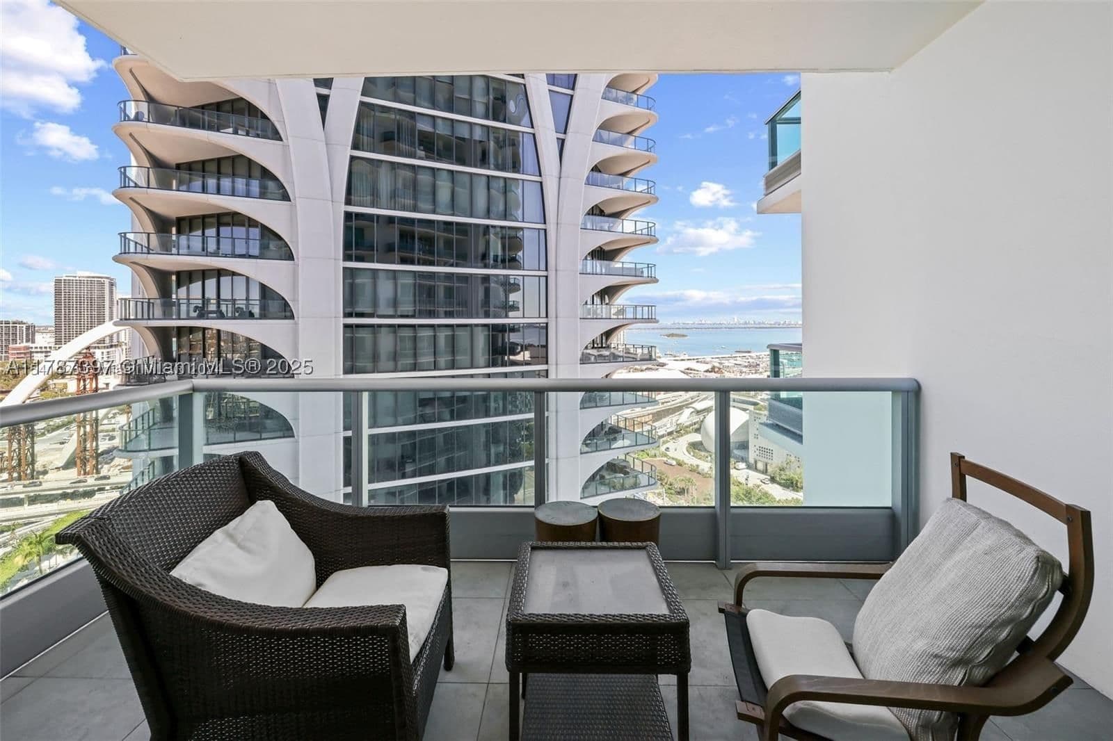 1+1 Condo — 900 Biscayne Blvd #2410, Miami, FL 33132