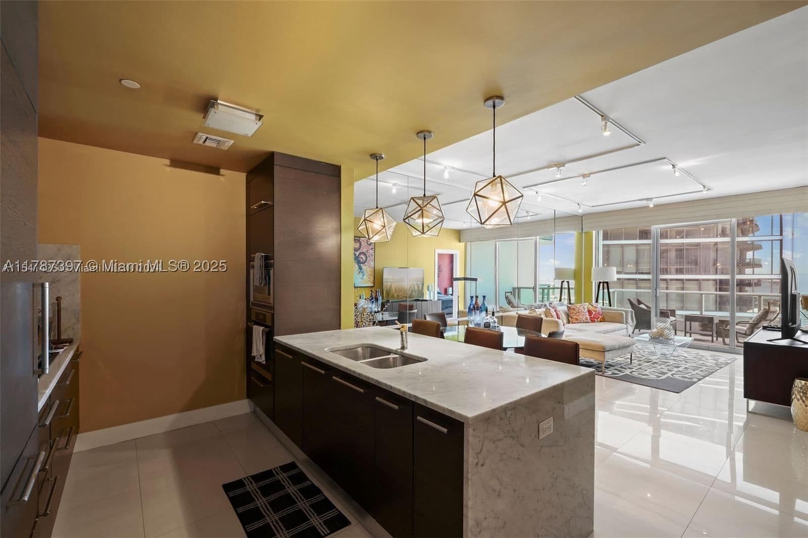 1+1 Condo — 900 Biscayne Blvd #2410, Miami, FL 33132