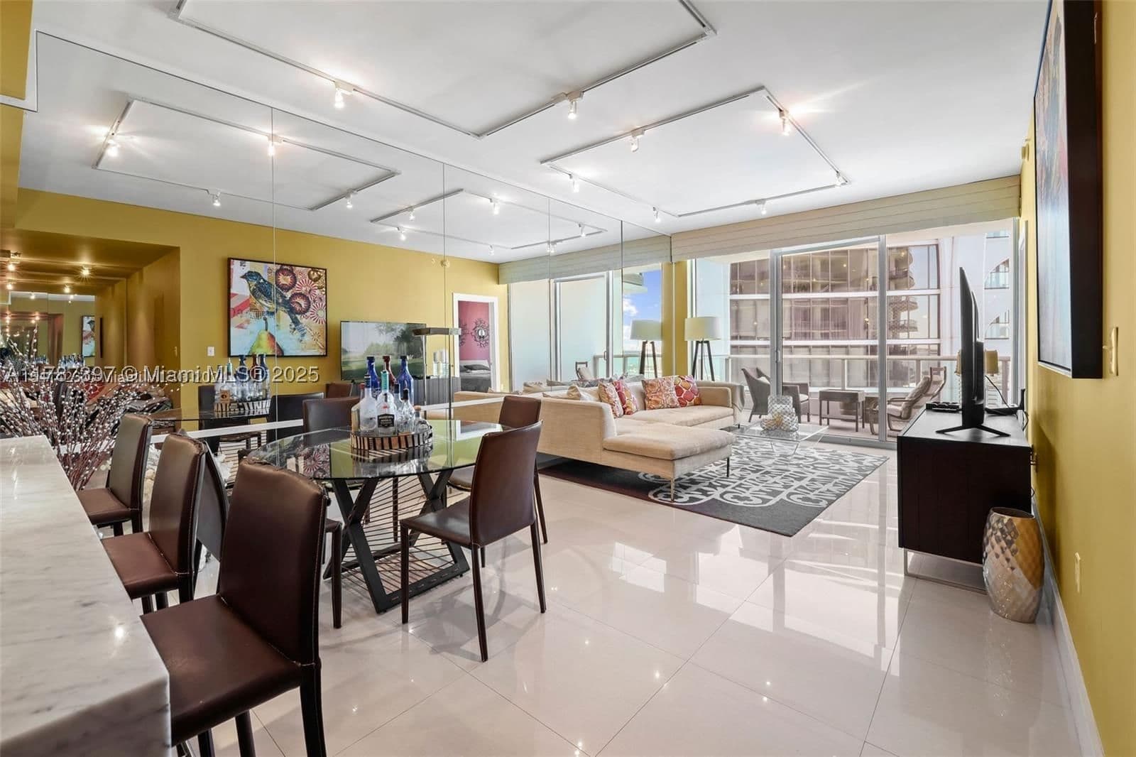 1+1 Condo — 900 Biscayne Blvd #2410, Miami, FL 33132