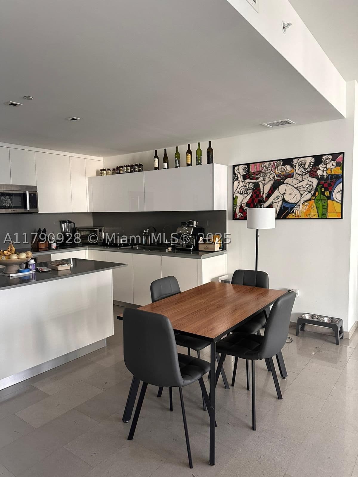 2+1 Condo — 88 7th St #810, Miami, FL 33130