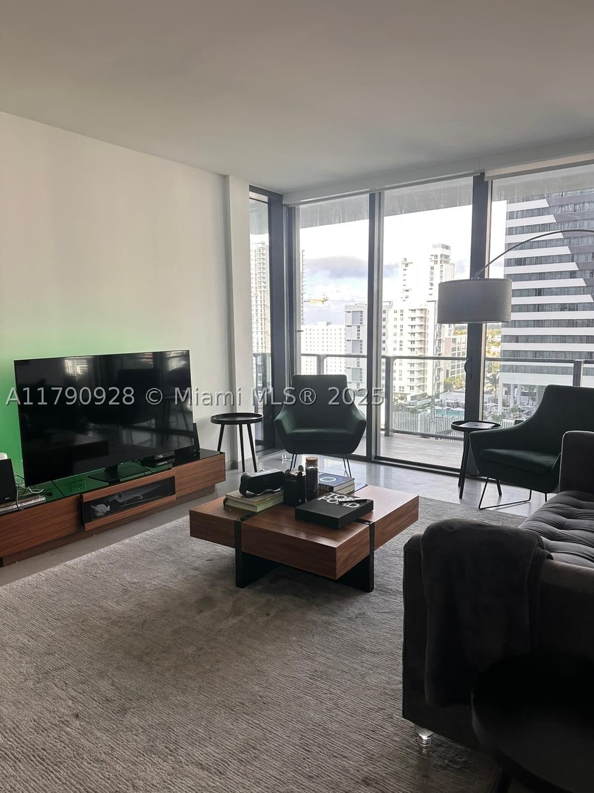 2+1 Condo — 88 7th St #810, Miami, FL 33130