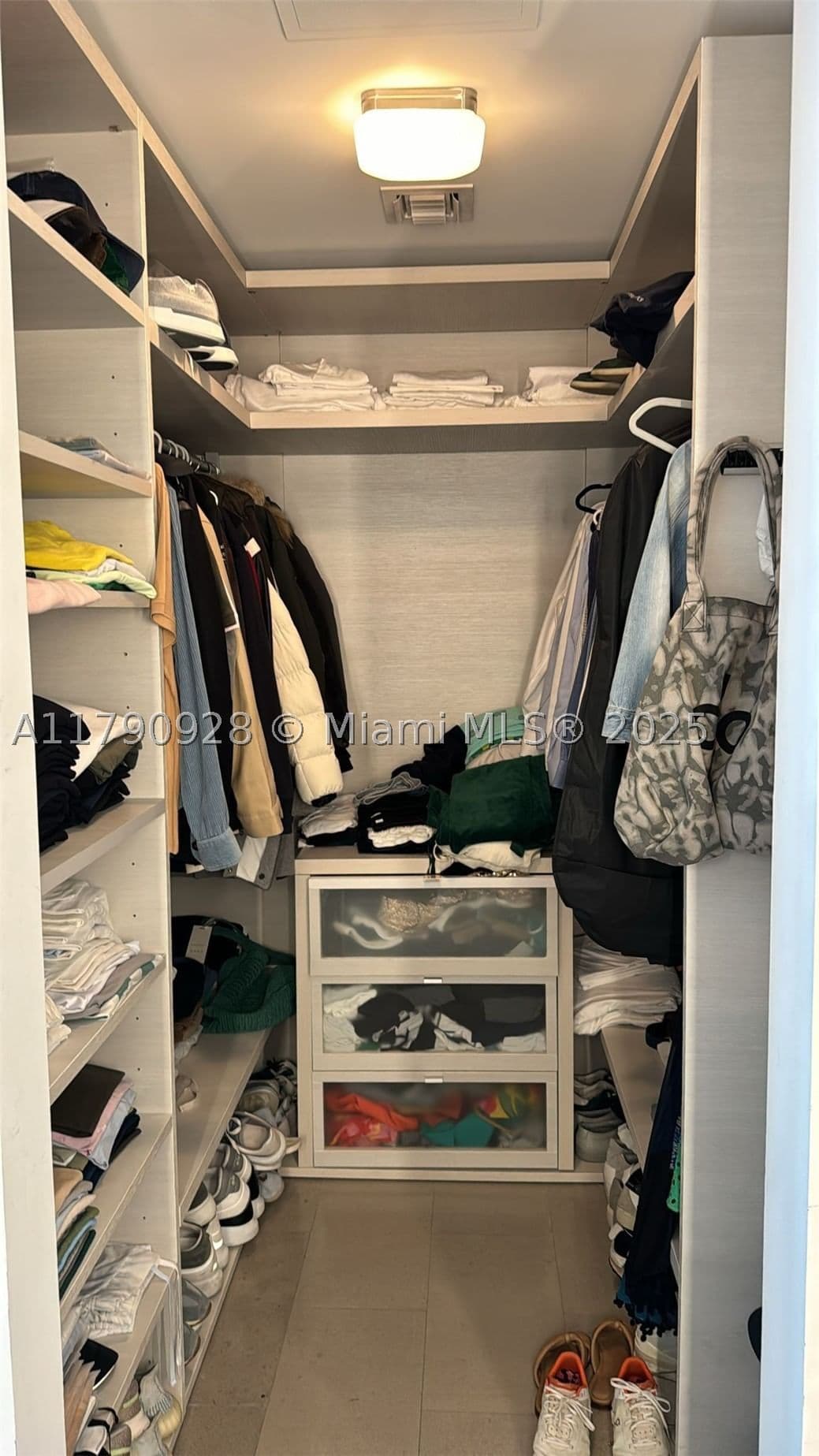 2+1 Condo — 88 7th St #810, Miami, FL 33130