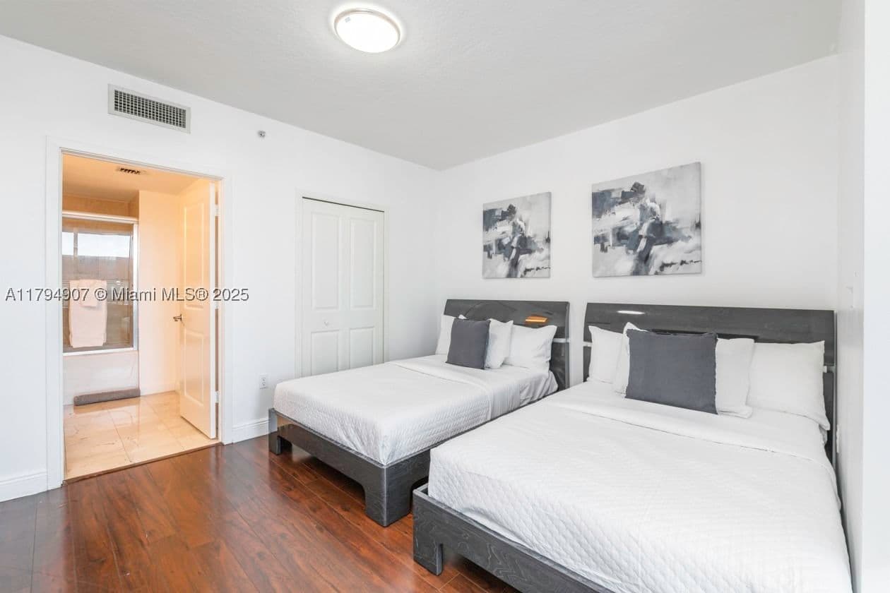 2+1 Condo — 170 14th St #1905, Miami, FL 33131