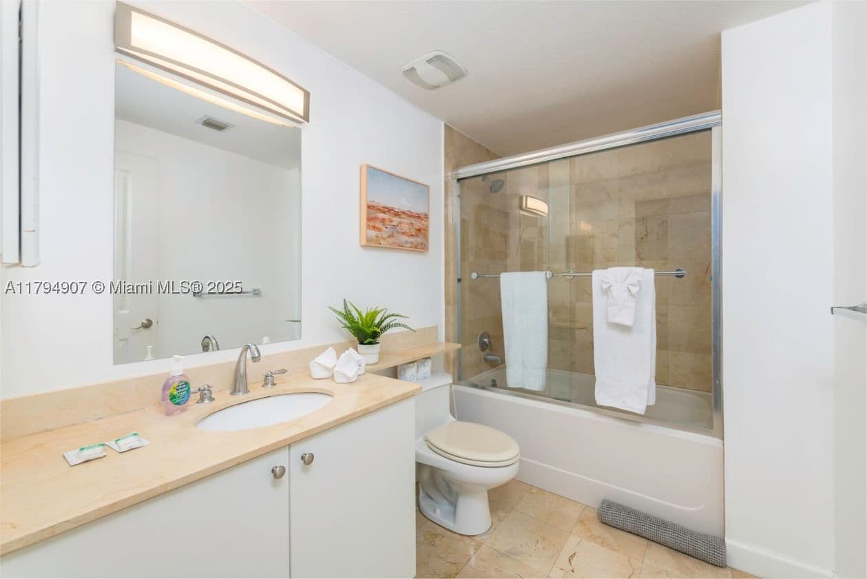 2+1 Condo — 170 14th St #1905, Miami, FL 33131