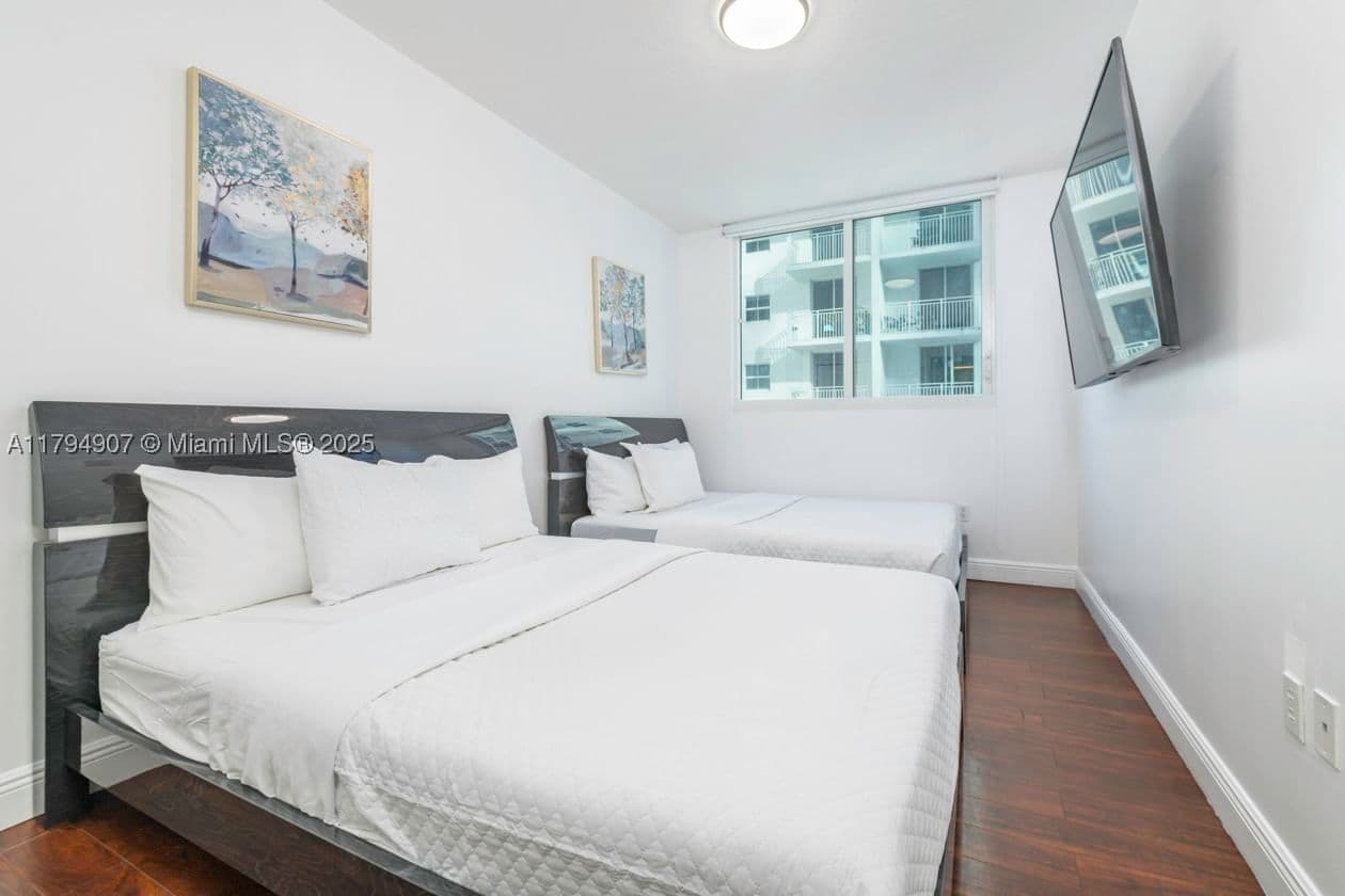 2+1 Condo — 170 14th St #1905, Miami, FL 33131