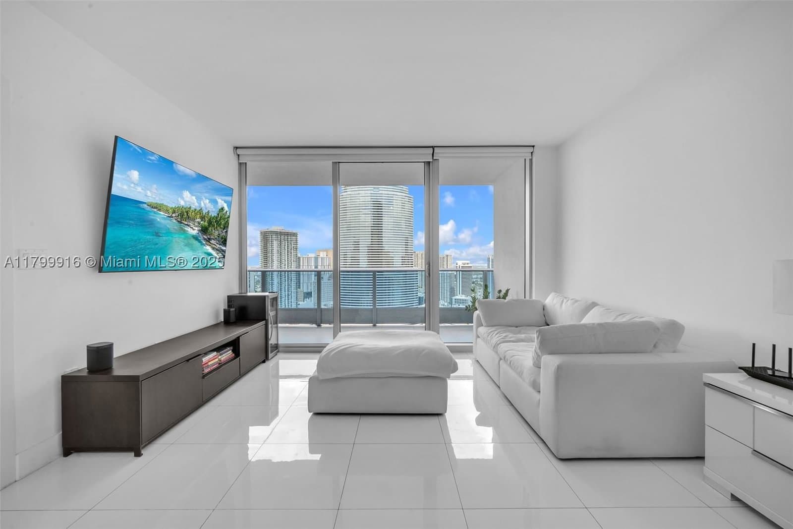 1-bedroom Condo — 200 Biscayne Boulevard Way #4012, Miami, FL 33131