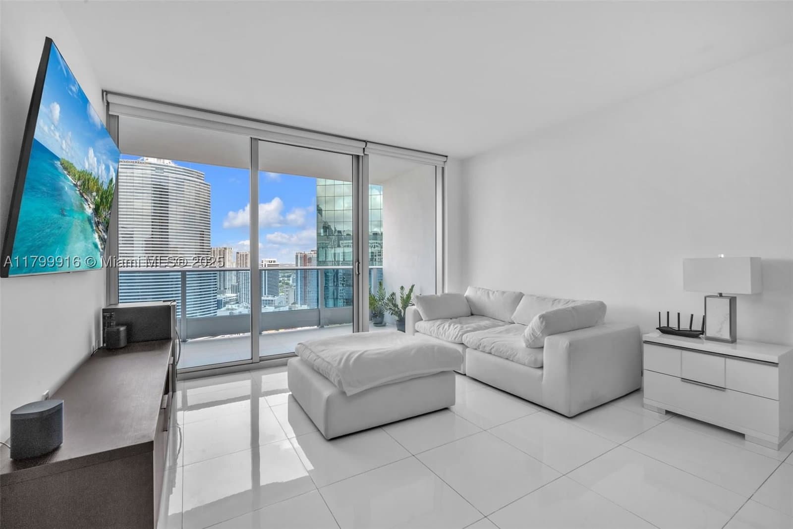 1-bedroom Condo — 200 Biscayne Boulevard Way #4012, Miami, FL 33131