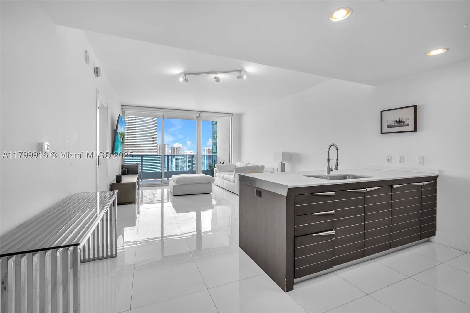 1-bedroom Condo — 200 Biscayne Boulevard Way #4012, Miami, FL 33131