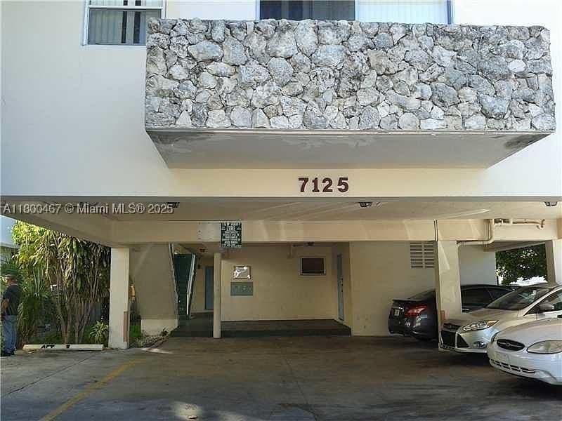 1-bedroom Condo — 7125 Dickens Ave #4, Miami Beach, FL 33141