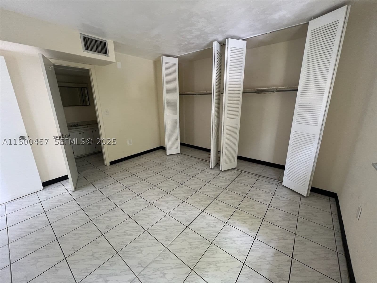 1-bedroom Condo — 7125 Dickens Ave #4, Miami Beach, FL 33141