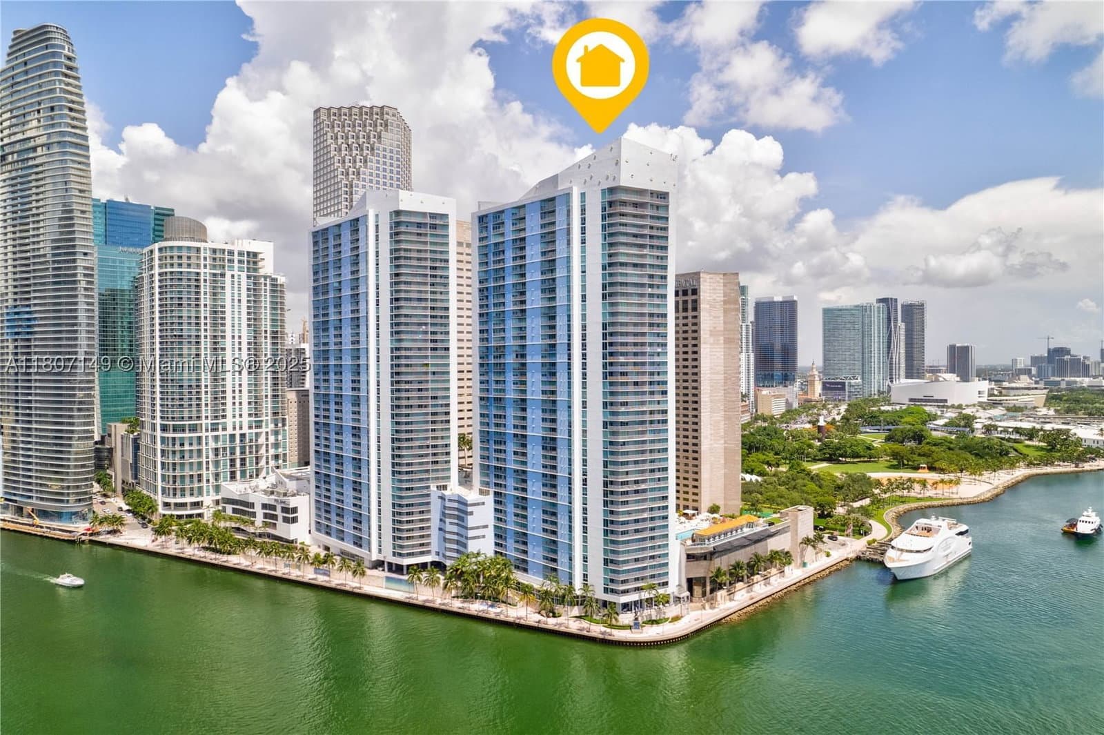 Condo — 335 Biscayne Blvd #1006, Miami, FL 33131