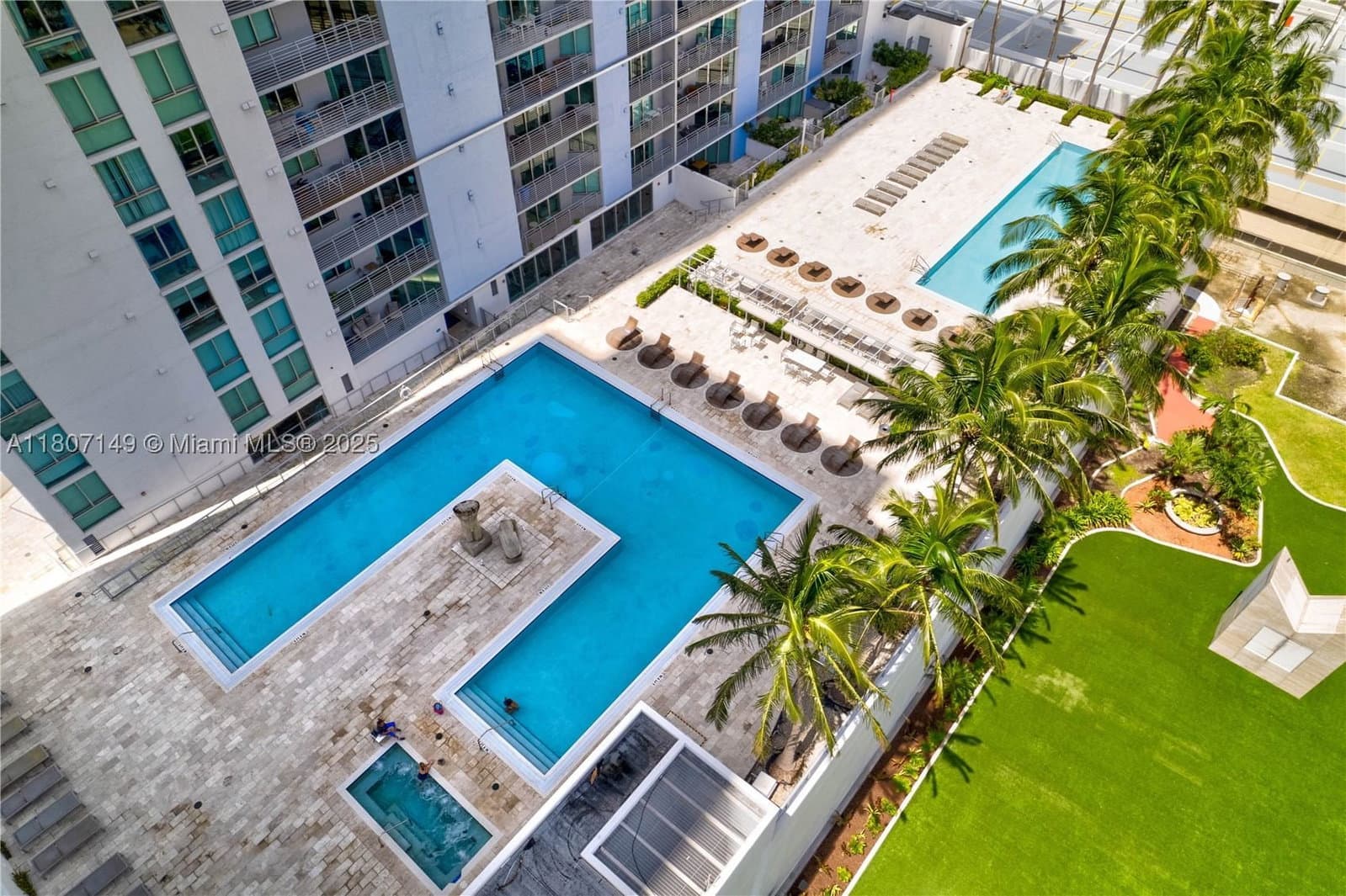 Condo — 335 Biscayne Blvd #1006, Miami, FL 33131