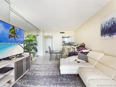 1-bedroom Condo — 540 Brickell Key Dr #603, Miami, FL 33131