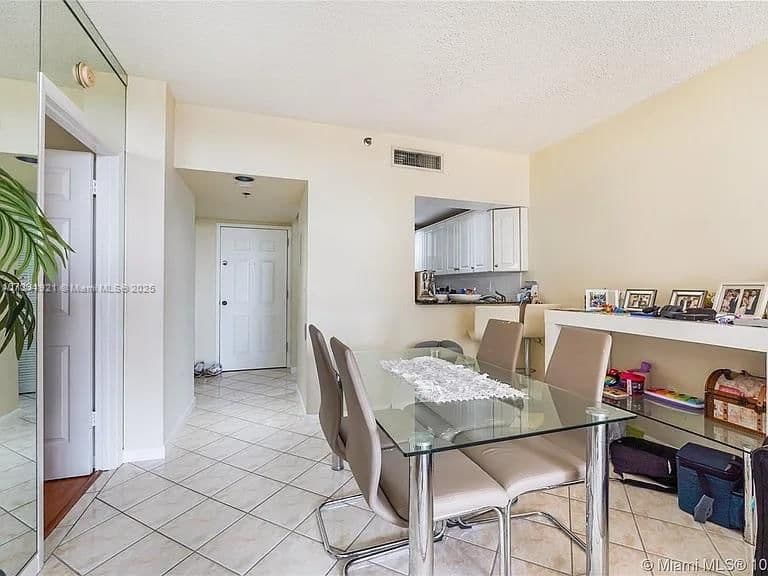 1-bedroom Condo — 540 Brickell Key Dr #603, Miami, FL 33131