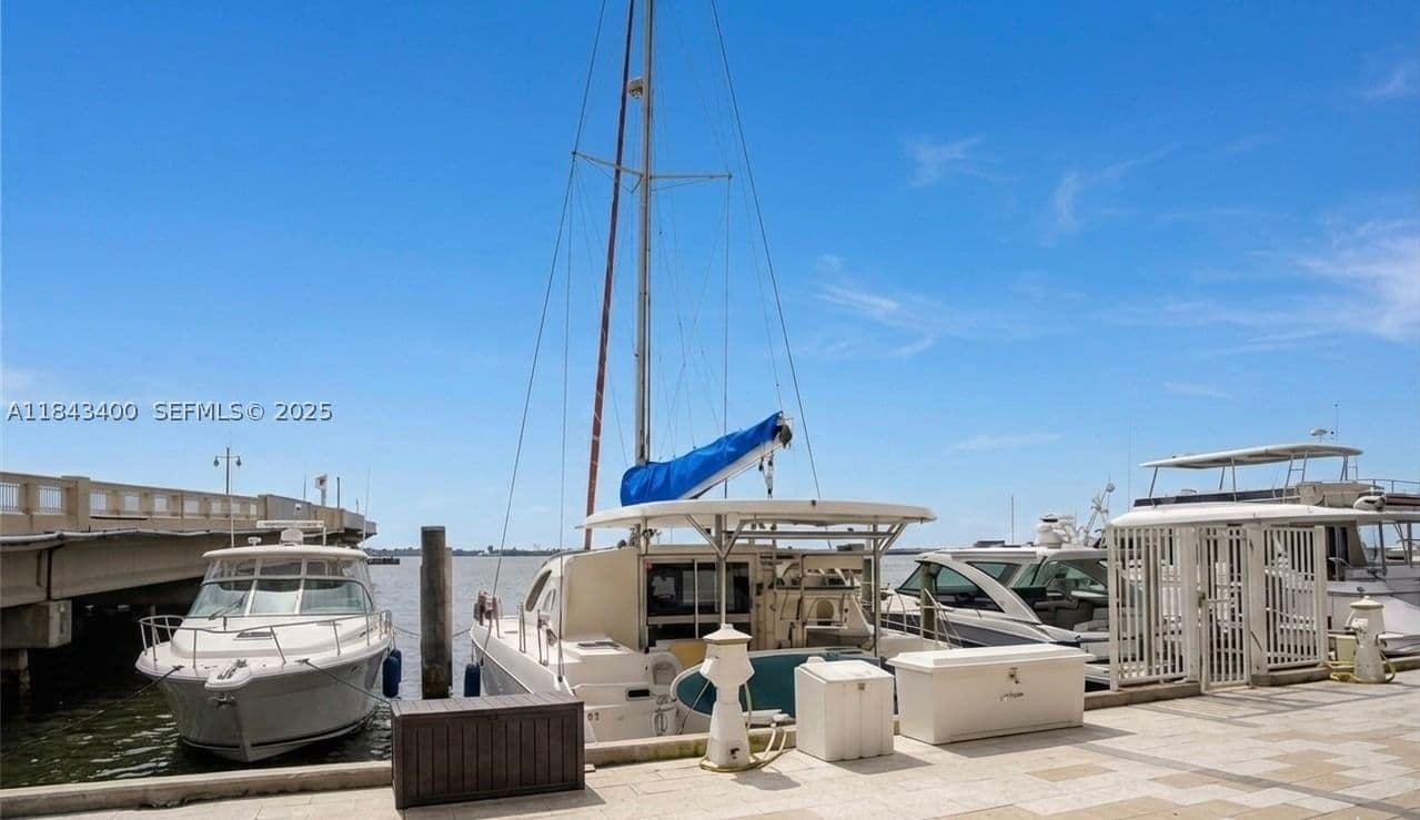 Mülk — 801 Brickell Bay Dr, Miami, FL 33131