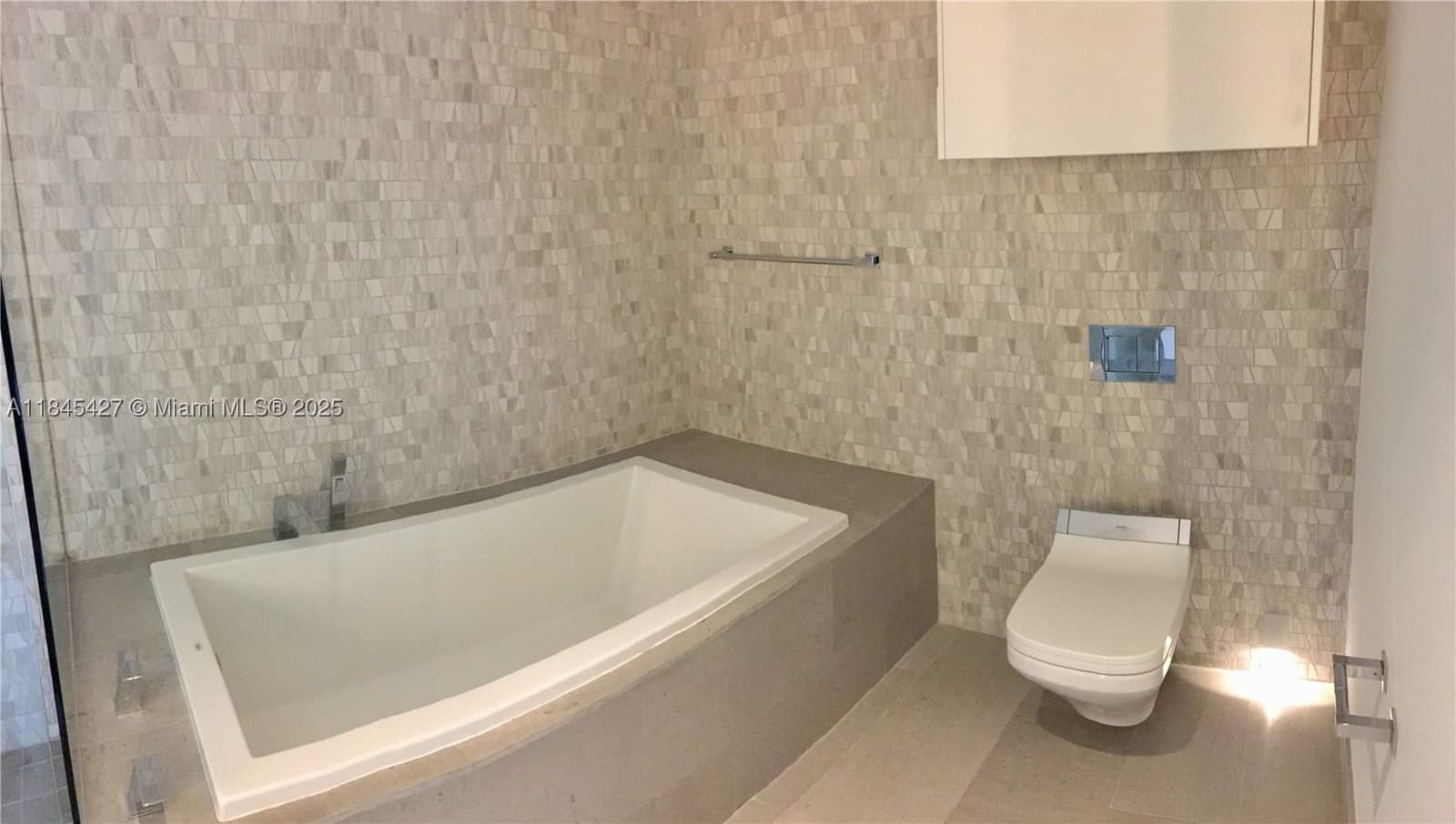 2+1 Condo — 88 7th St #2305, Miami, FL 33130