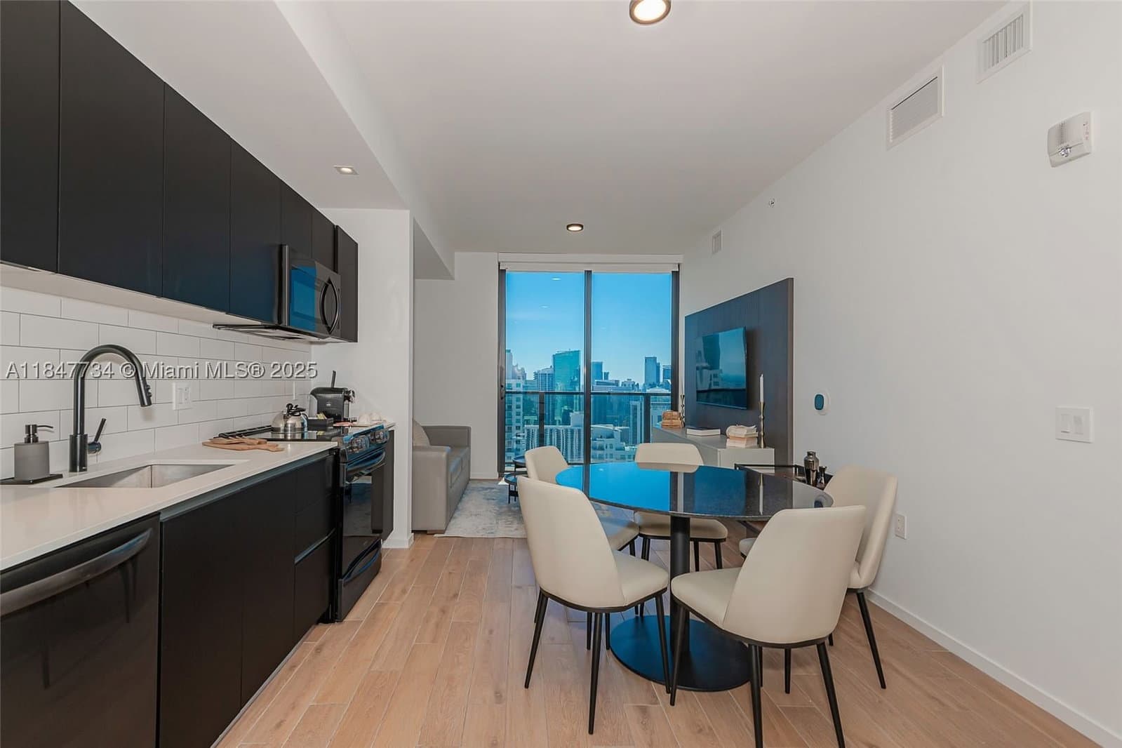 2+1 Condo — 398 5th St #4417, Miami, FL 33132